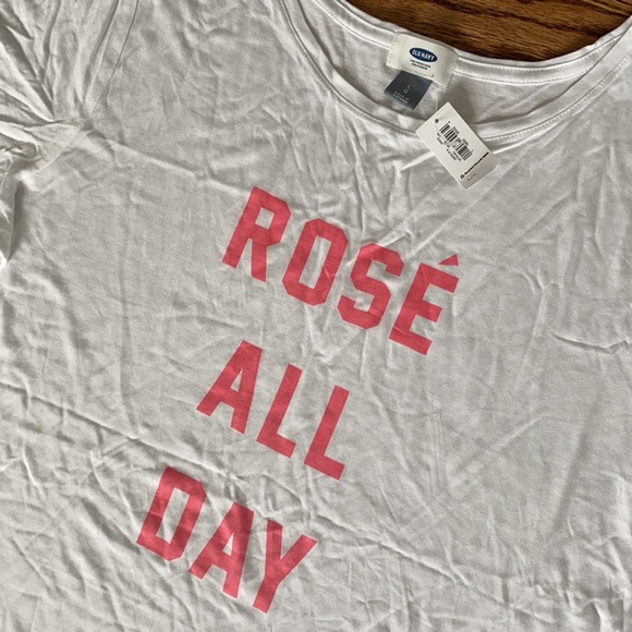 Old Navy Rose All Day Graphic T-shirt - Picture 2 of 4